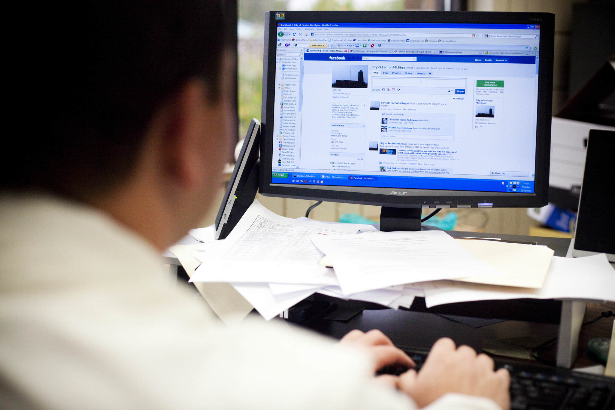 Facebook sul posto di lavoro, il capo può "spiare" i dipendenti?