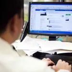 Facebook sul posto di lavoro, il capo può 