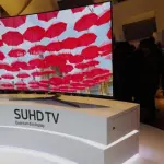 Samsung Quantum dot con schermo curvo, Tv ultra definizione con 1 miliardo di colori