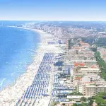 A Jesolo l'app fotovoltaica fa aprire gli ombrelloni