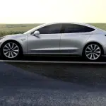 Tesla Model 3: è boom di prenotazioni per l'auto elettrica di Elon Musk