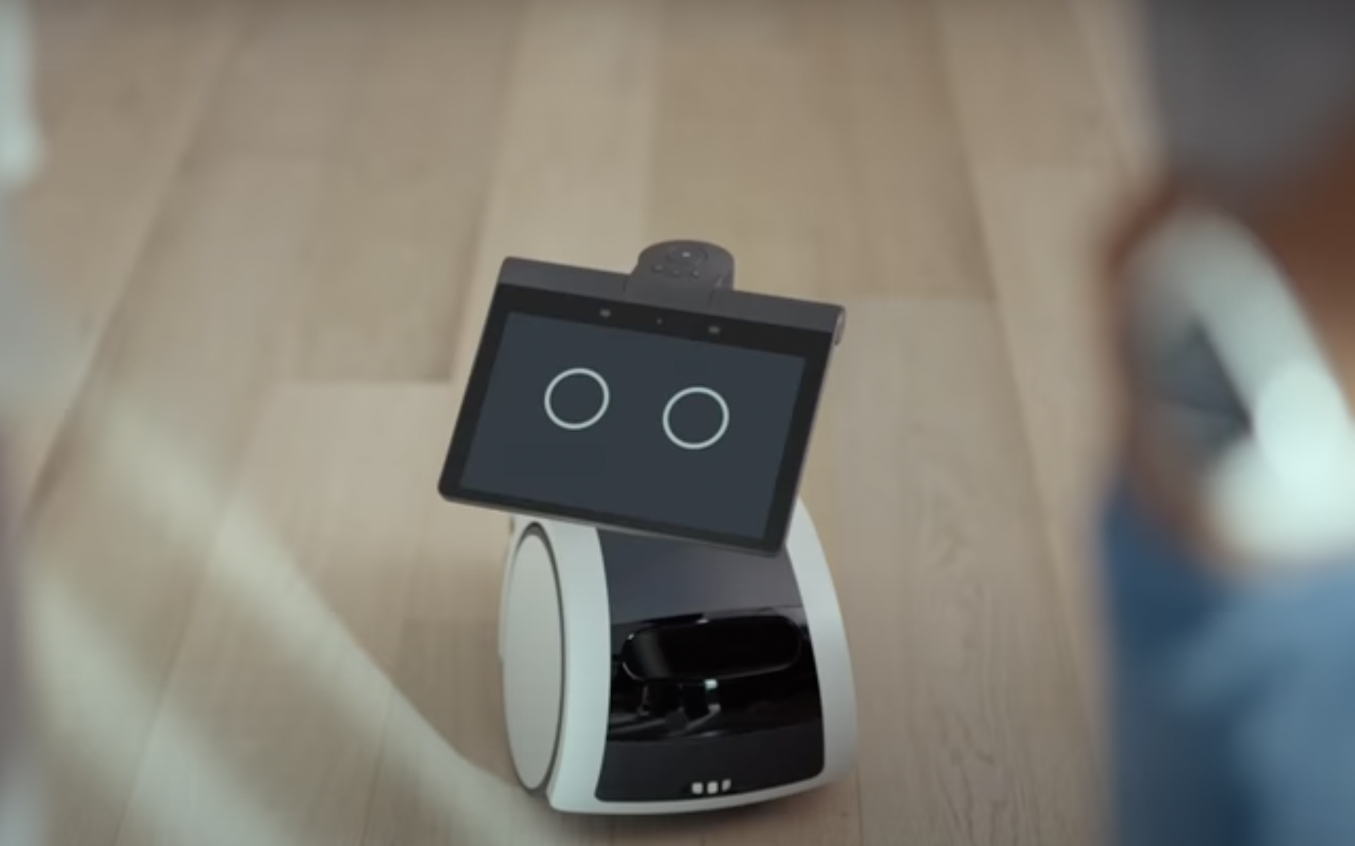 Astro: il robot tuttofare per la pulizia della casa annunciato da Amazon