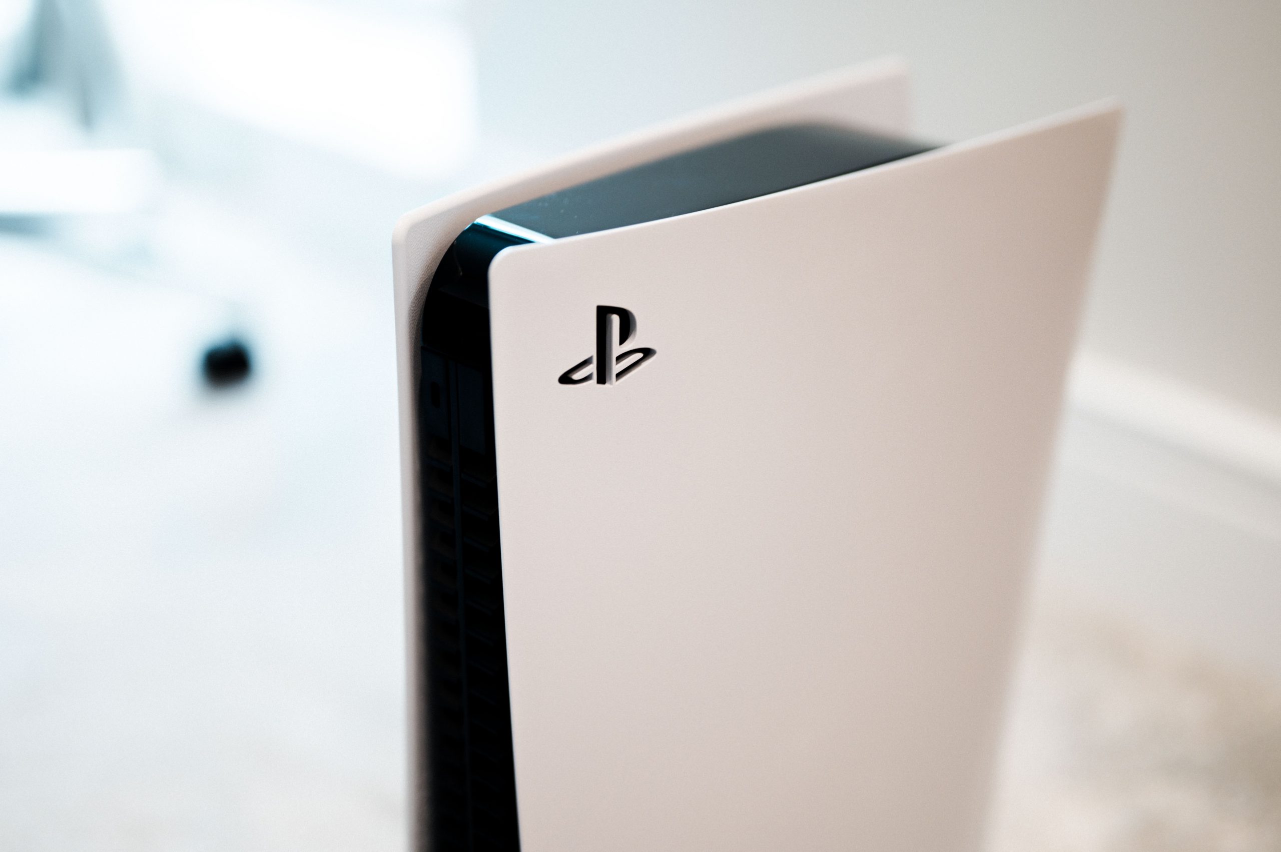 PlayStation 5 nera grazie alle cover su GameStop
