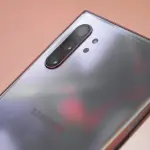 Samsung Galaxy S22 Ultra mostra il suo lato b