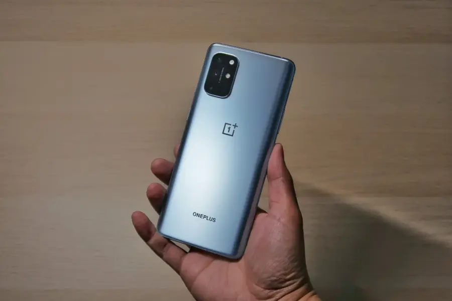OnePlus 9RT in arrivo con Android 12