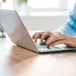 Scrivere con l'AI: 5 strumenti per copywriter e content creator