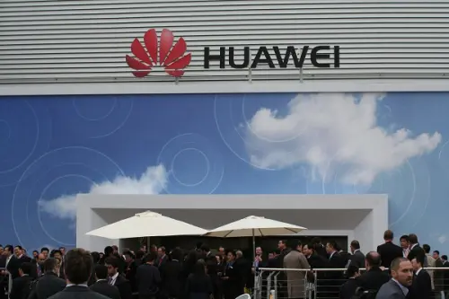 Smartphone Huawei, sorpasso storico in Italia per il produttore cinese
