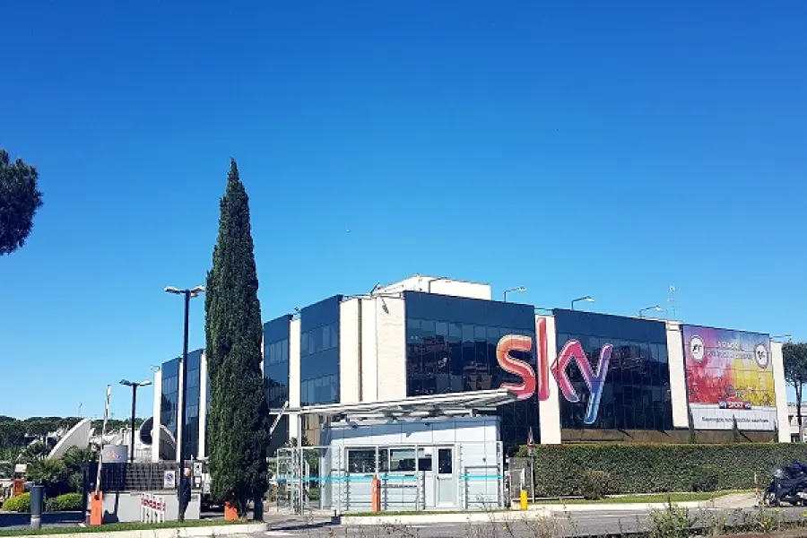 Sky Italia e Open Fiber insieme per la pay-Tv via Internet, accordo a lungo termine