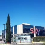Sky Italia e Open Fiber insieme per la pay-Tv via Internet, accordo a lungo termine