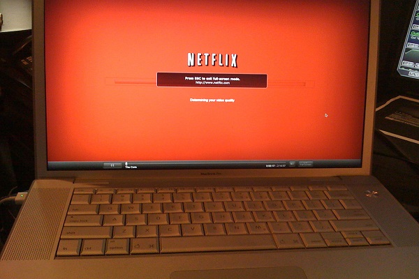 Streaming online, Netflix e Sky insieme per nuovo pacchetto Tv