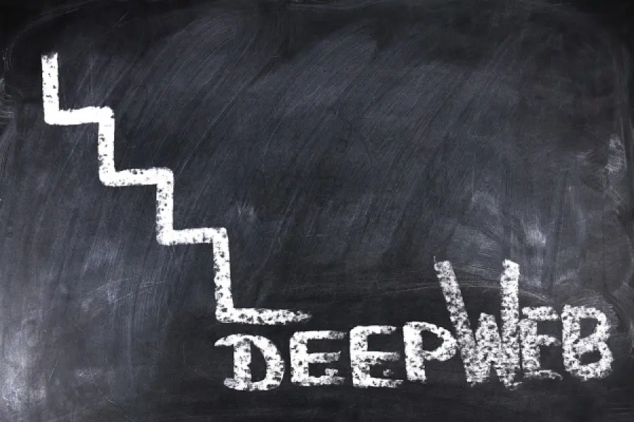 Deep web, mostruoso archivio scoperto dagli esperti: contiene mail e password rubate