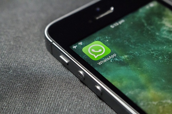 Whatsapp virus messaggio vocale, attenzione alla trappola audio di Natale